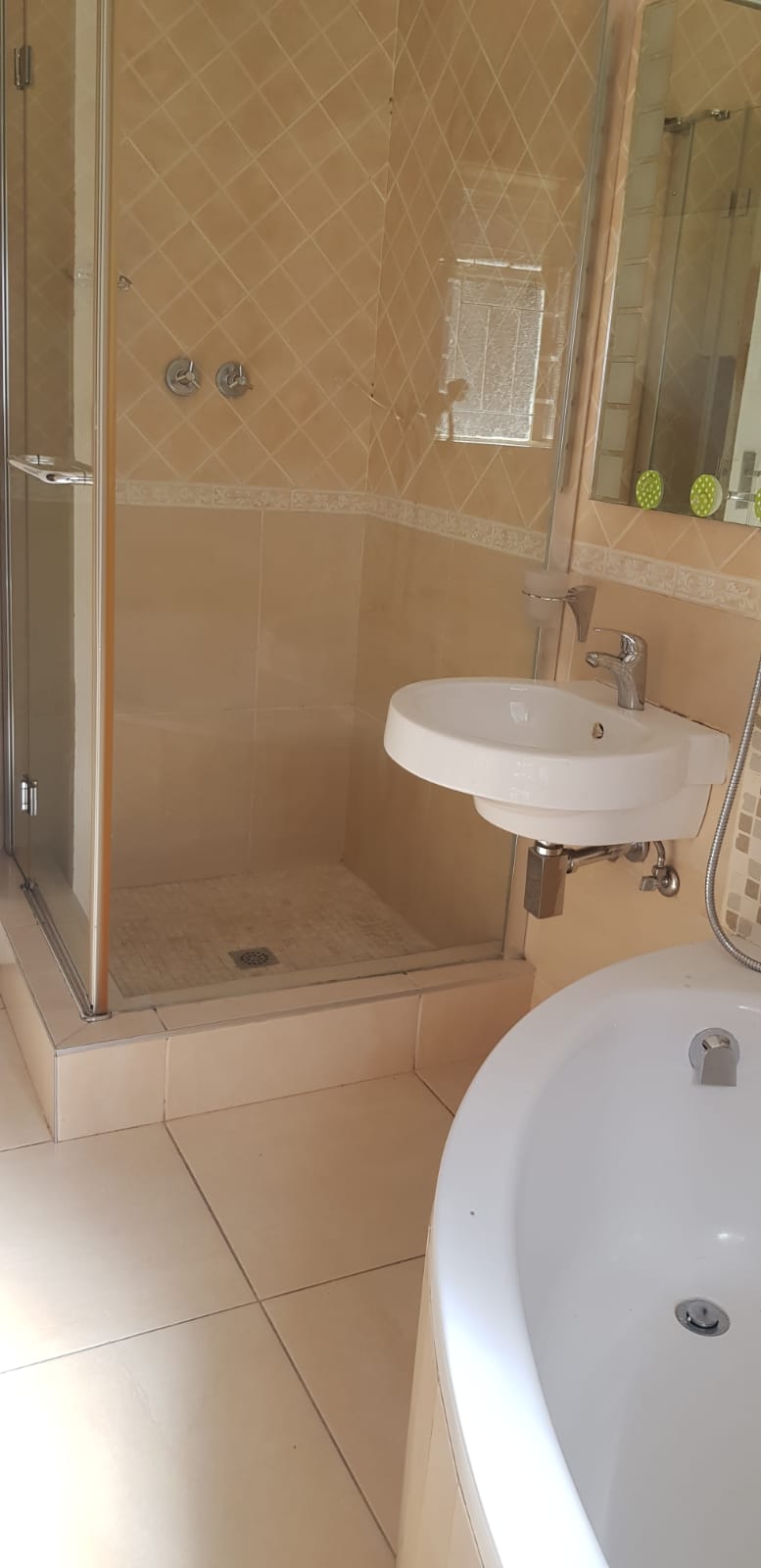 To Let 3 Bedroom Property for Rent in Waverley Gauteng