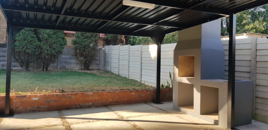 To Let 3 Bedroom Property for Rent in Waverley Gauteng