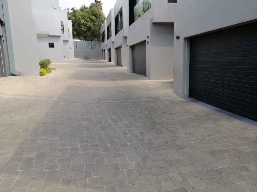To Let 3 Bedroom Property for Rent in Hyde Park Gauteng
