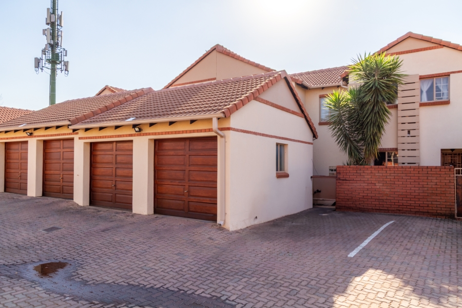 2 Bedroom Property for Sale in Equestria Gauteng