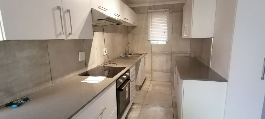To Let 2 Bedroom Property for Rent in Wilro Park Gauteng