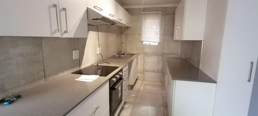 To Let 2 Bedroom Property for Rent in Wilro Park Gauteng