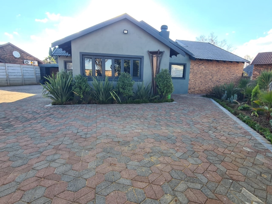 3 Bedroom Property for Sale in Risiville Gauteng