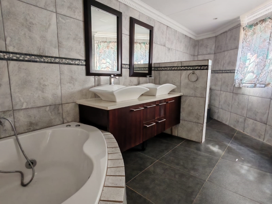 To Let 3 Bedroom Property for Rent in Randpark Ridge Gauteng