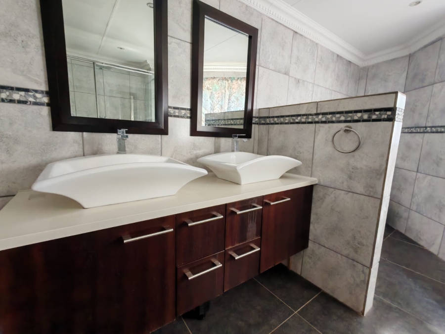 To Let 3 Bedroom Property for Rent in Randpark Ridge Gauteng