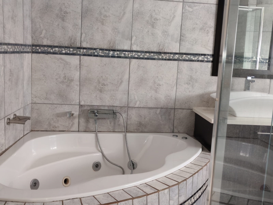 To Let 3 Bedroom Property for Rent in Randpark Ridge Gauteng