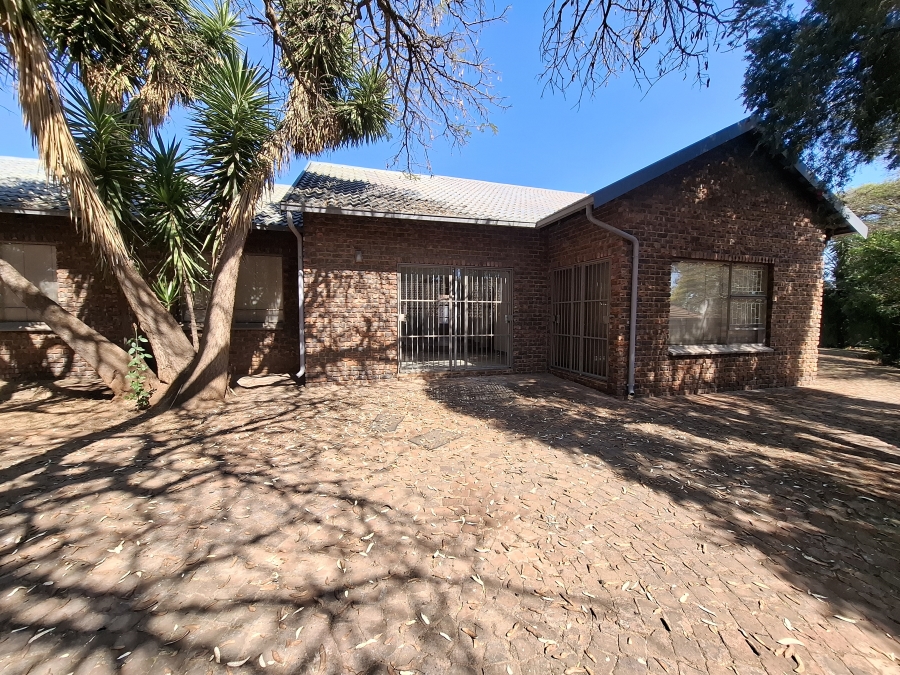 To Let 3 Bedroom Property for Rent in Faerie Glen Gauteng