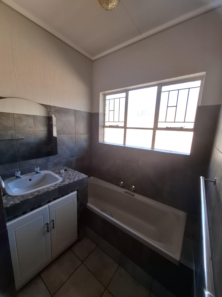 To Let 3 Bedroom Property for Rent in Faerie Glen Gauteng