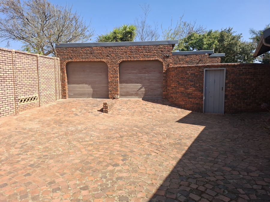 To Let 3 Bedroom Property for Rent in Faerie Glen Gauteng