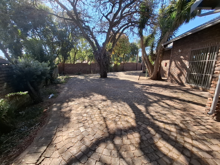 To Let 3 Bedroom Property for Rent in Faerie Glen Gauteng