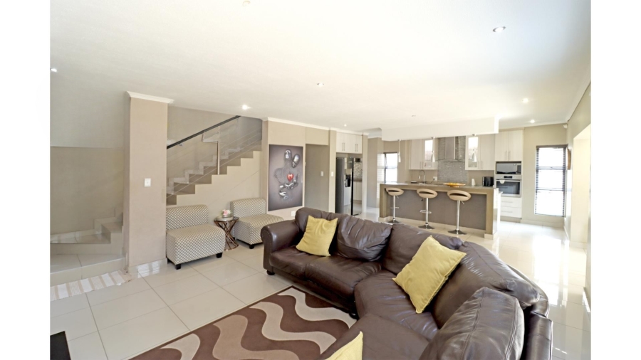 3 Bedroom Property for Sale in Thatchfield Hills Gauteng