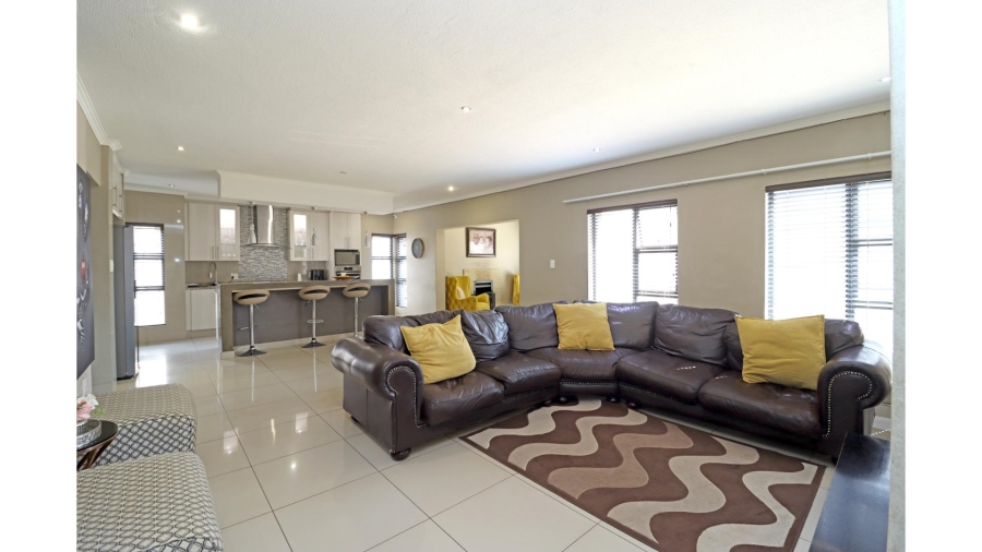 3 Bedroom Property for Sale in Thatchfield Hills Gauteng