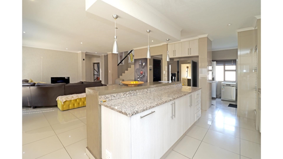 3 Bedroom Property for Sale in Thatchfield Hills Gauteng