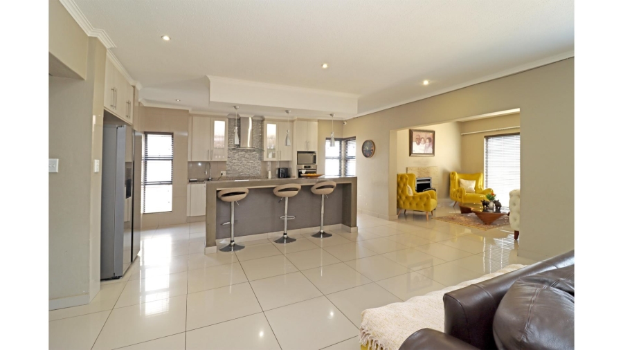 3 Bedroom Property for Sale in Thatchfield Hills Gauteng
