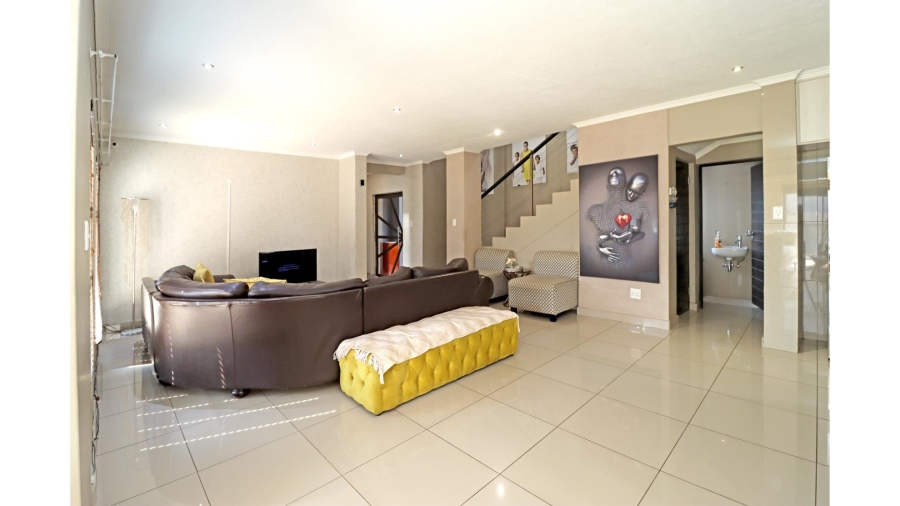 3 Bedroom Property for Sale in Thatchfield Hills Gauteng