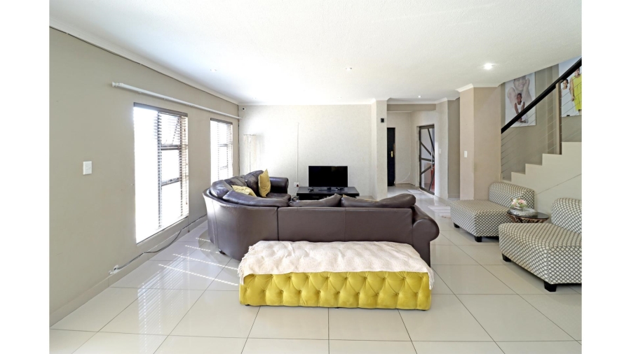3 Bedroom Property for Sale in Thatchfield Hills Gauteng