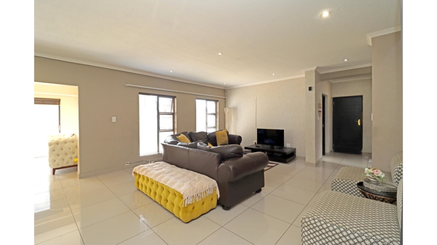 3 Bedroom Property for Sale in Thatchfield Hills Gauteng