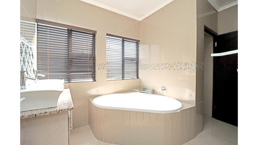 3 Bedroom Property for Sale in Thatchfield Hills Gauteng