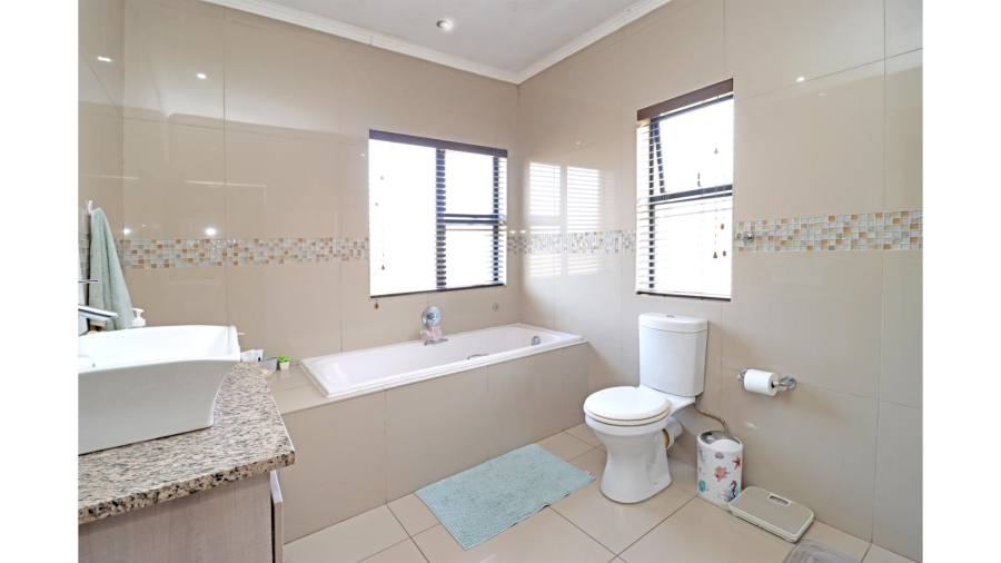 3 Bedroom Property for Sale in Thatchfield Hills Gauteng