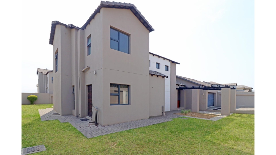 3 Bedroom Property for Sale in Thatchfield Hills Gauteng