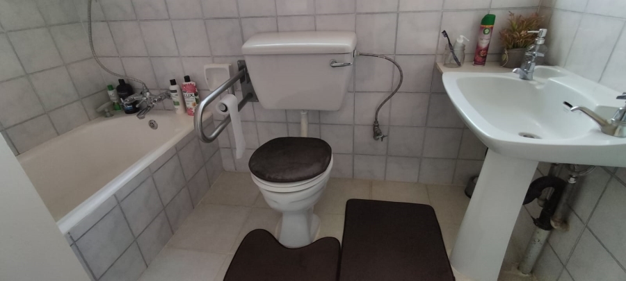 4 Bedroom Property for Sale in Greenhills Gauteng