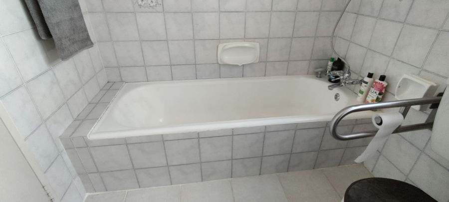 4 Bedroom Property for Sale in Greenhills Gauteng