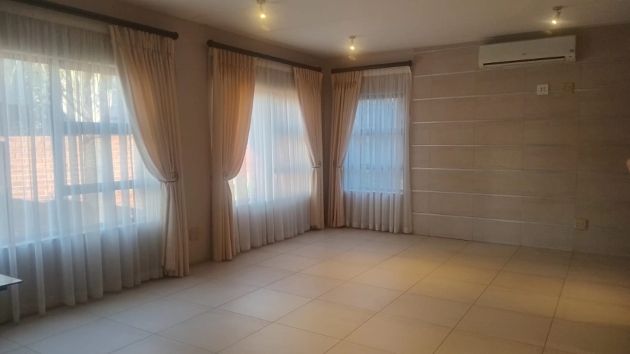 To Let 3 Bedroom Property for Rent in Glen Marais Gauteng