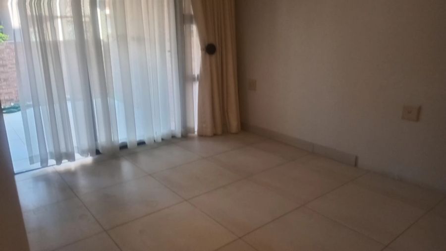 To Let 3 Bedroom Property for Rent in Glen Marais Gauteng