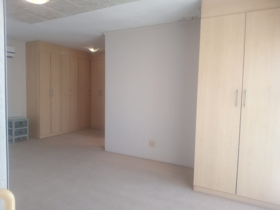To Let 3 Bedroom Property for Rent in Glen Marais Gauteng