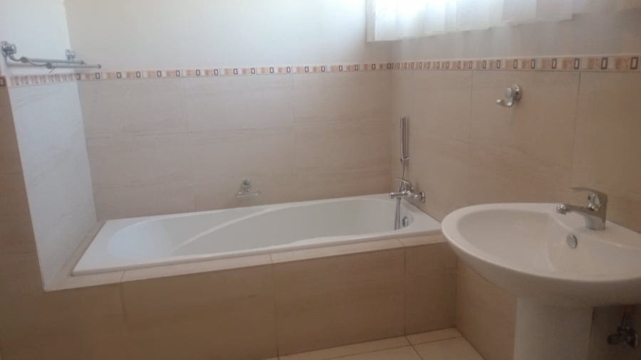 To Let 3 Bedroom Property for Rent in Glen Marais Gauteng