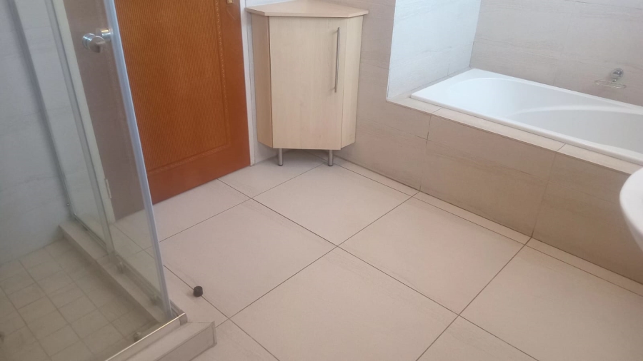 To Let 3 Bedroom Property for Rent in Glen Marais Gauteng