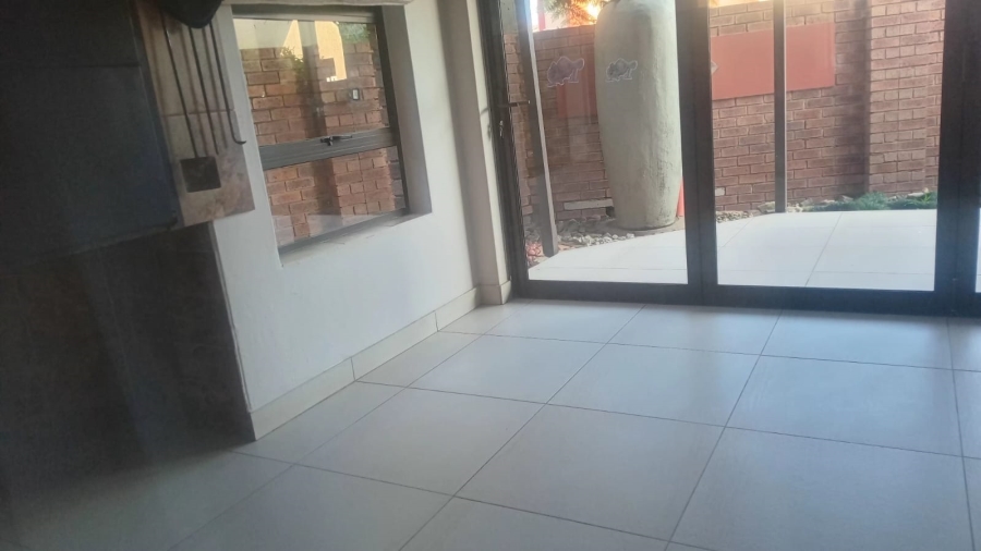 To Let 3 Bedroom Property for Rent in Glen Marais Gauteng