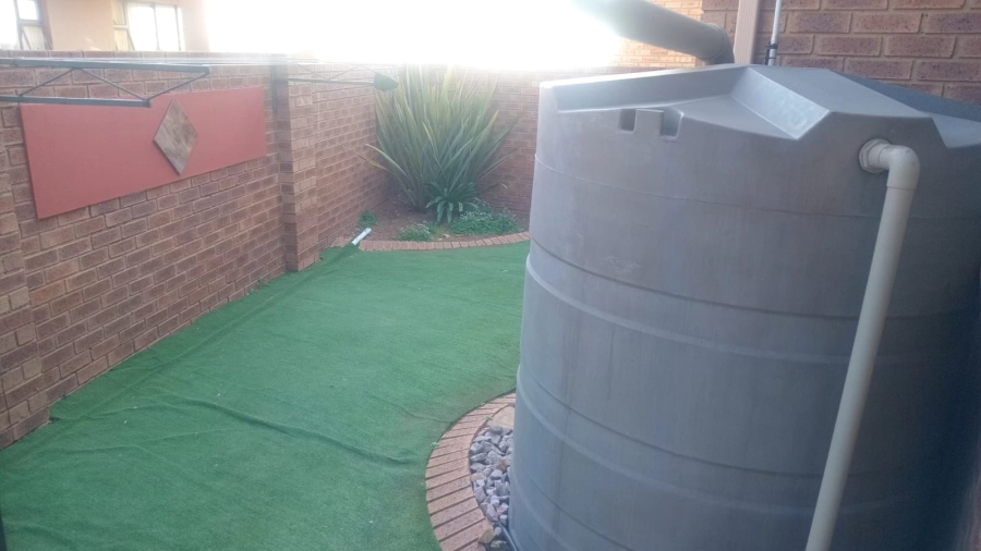 To Let 3 Bedroom Property for Rent in Glen Marais Gauteng