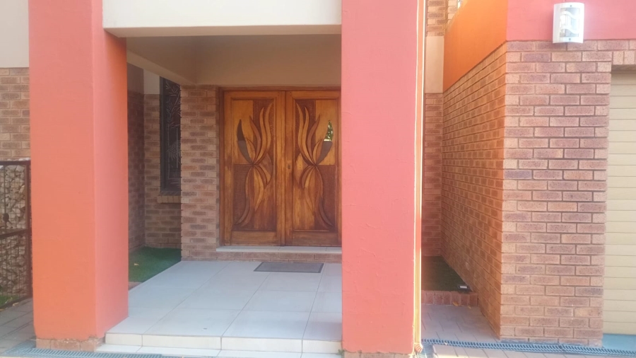 To Let 3 Bedroom Property for Rent in Glen Marais Gauteng
