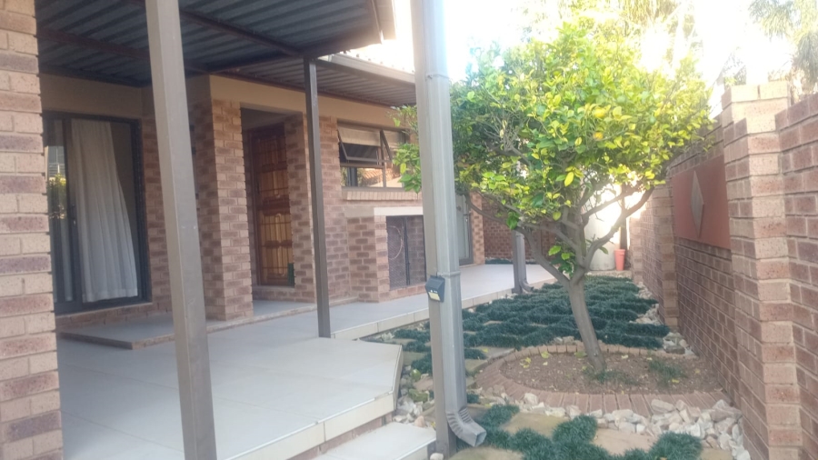 To Let 3 Bedroom Property for Rent in Glen Marais Gauteng