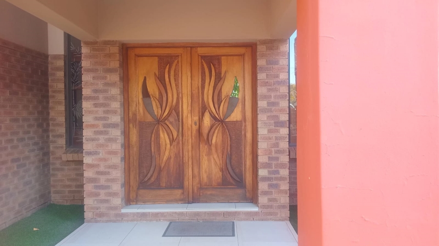 To Let 3 Bedroom Property for Rent in Glen Marais Gauteng