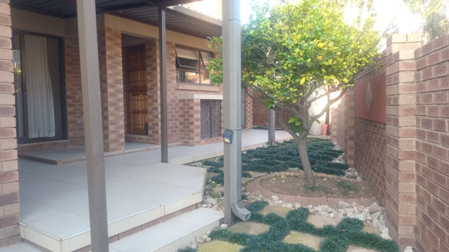 To Let 3 Bedroom Property for Rent in Glen Marais Gauteng