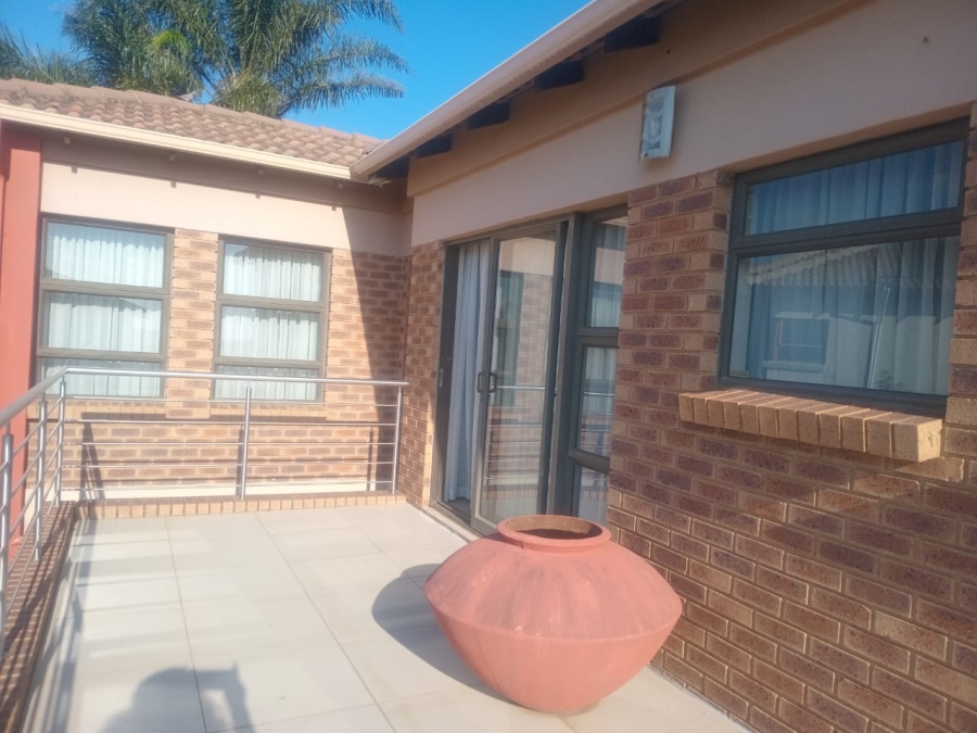 To Let 3 Bedroom Property for Rent in Glen Marais Gauteng