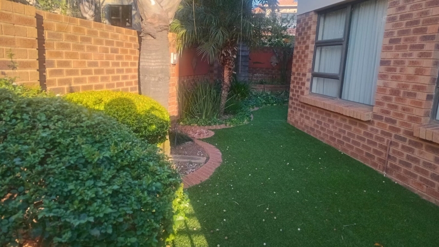 To Let 3 Bedroom Property for Rent in Glen Marais Gauteng