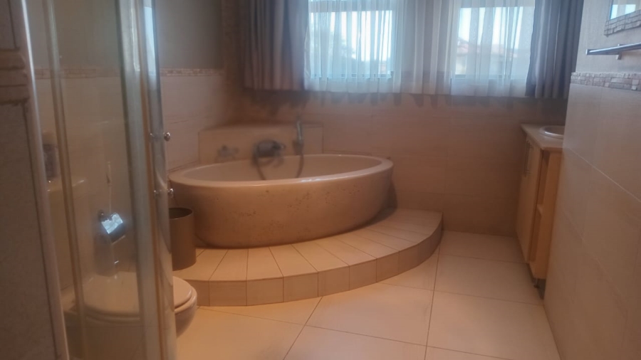 To Let 3 Bedroom Property for Rent in Glen Marais Gauteng