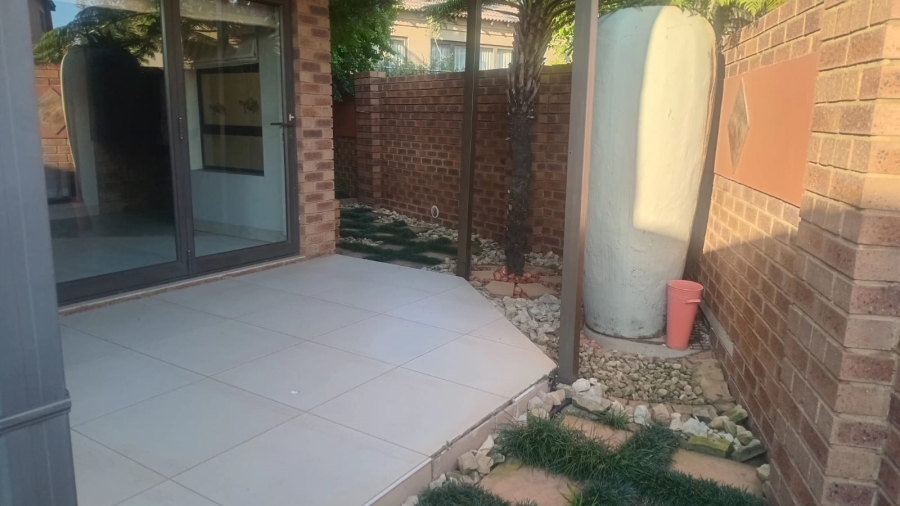 To Let 3 Bedroom Property for Rent in Glen Marais Gauteng