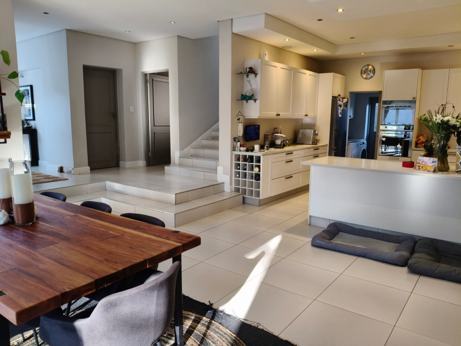 To Let 2 Bedroom Property for Rent in Bryanston Gauteng