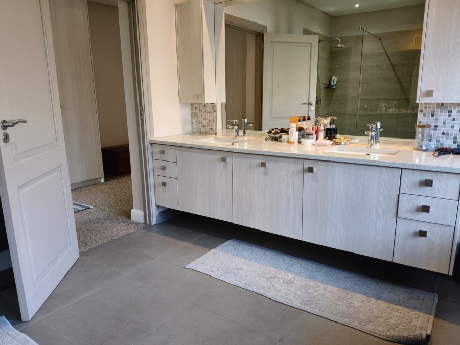 To Let 2 Bedroom Property for Rent in Bryanston Gauteng