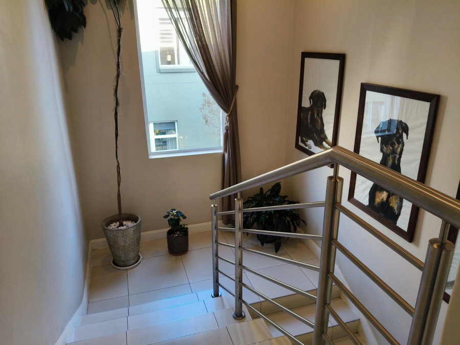 To Let 2 Bedroom Property for Rent in Bryanston Gauteng