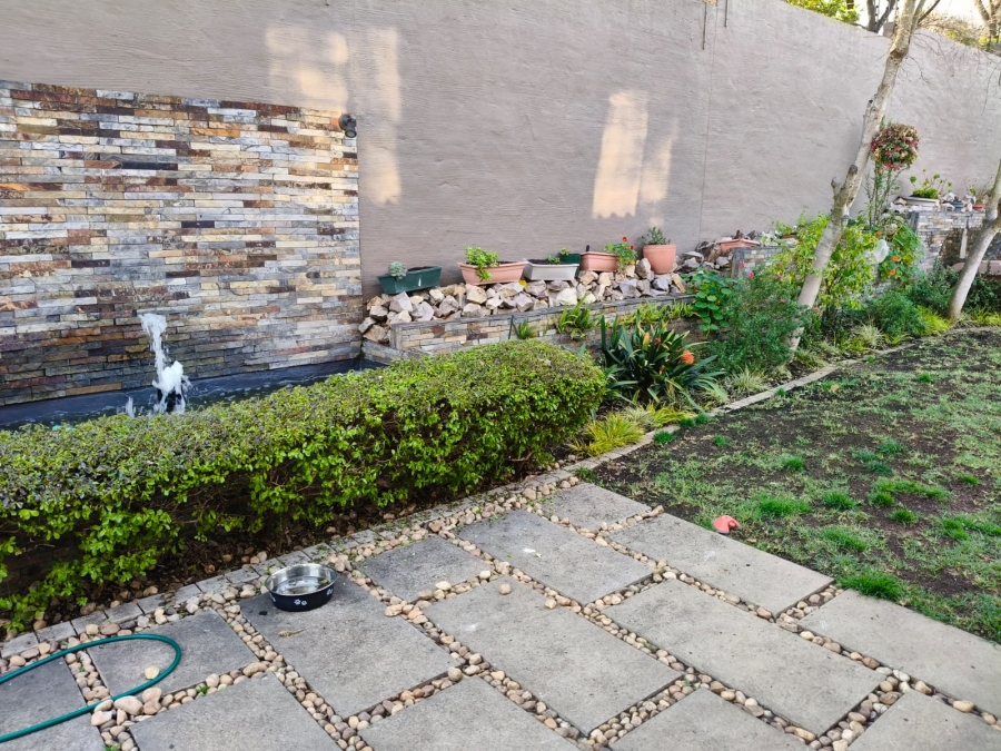 To Let 2 Bedroom Property for Rent in Bryanston Gauteng