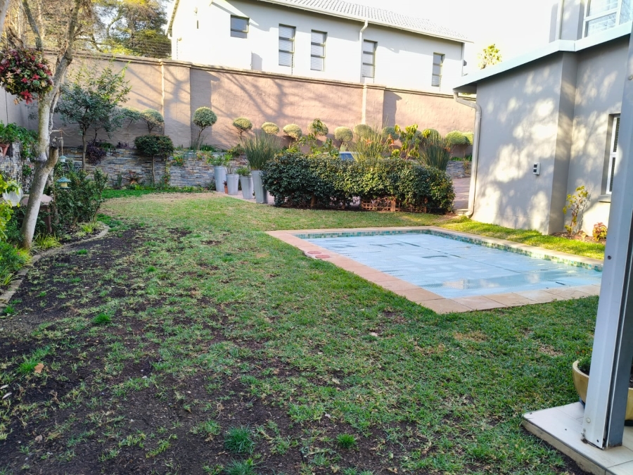 To Let 2 Bedroom Property for Rent in Bryanston Gauteng
