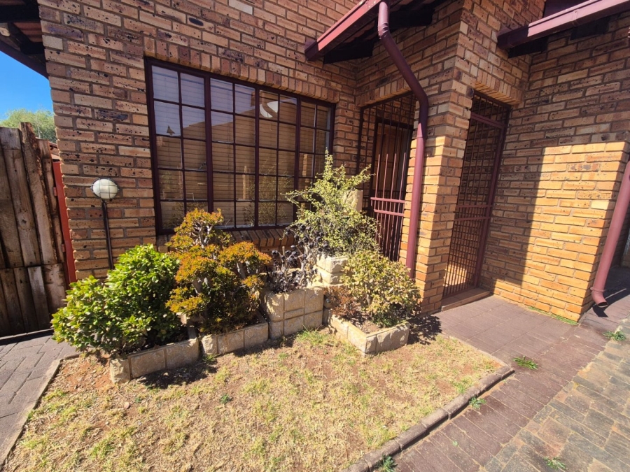 2 Bedroom Property for Sale in Eike Park Gauteng