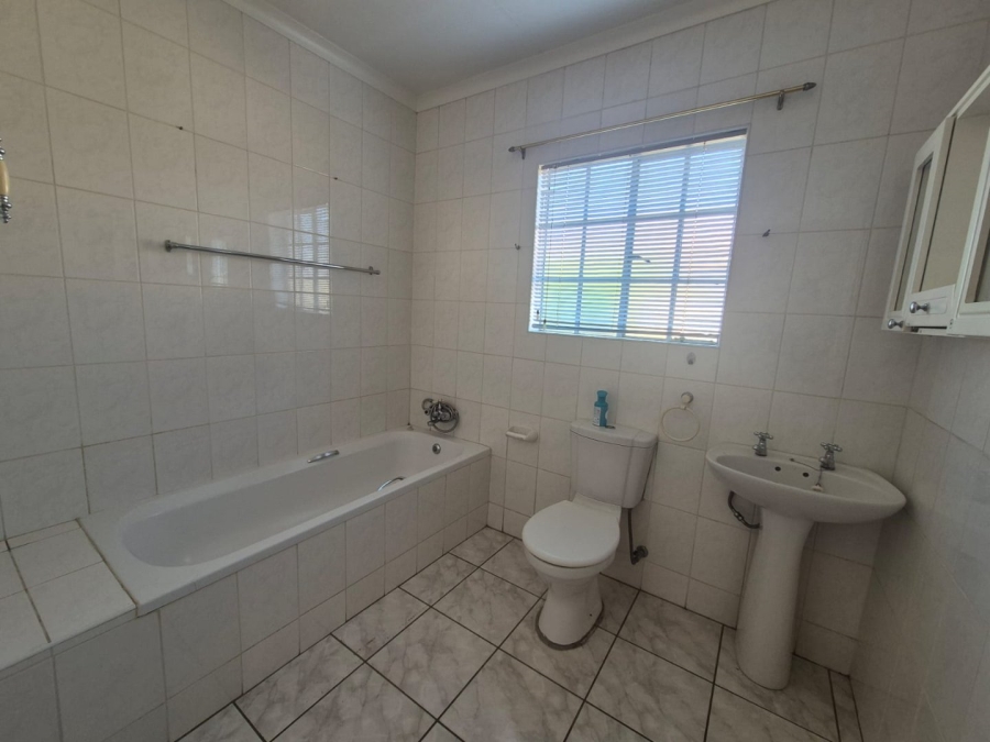 2 Bedroom Property for Sale in Eike Park Gauteng