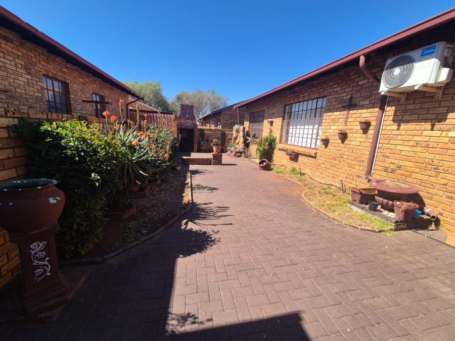 2 Bedroom Property for Sale in Eike Park Gauteng