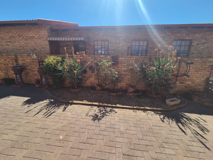 2 Bedroom Property for Sale in Eike Park Gauteng